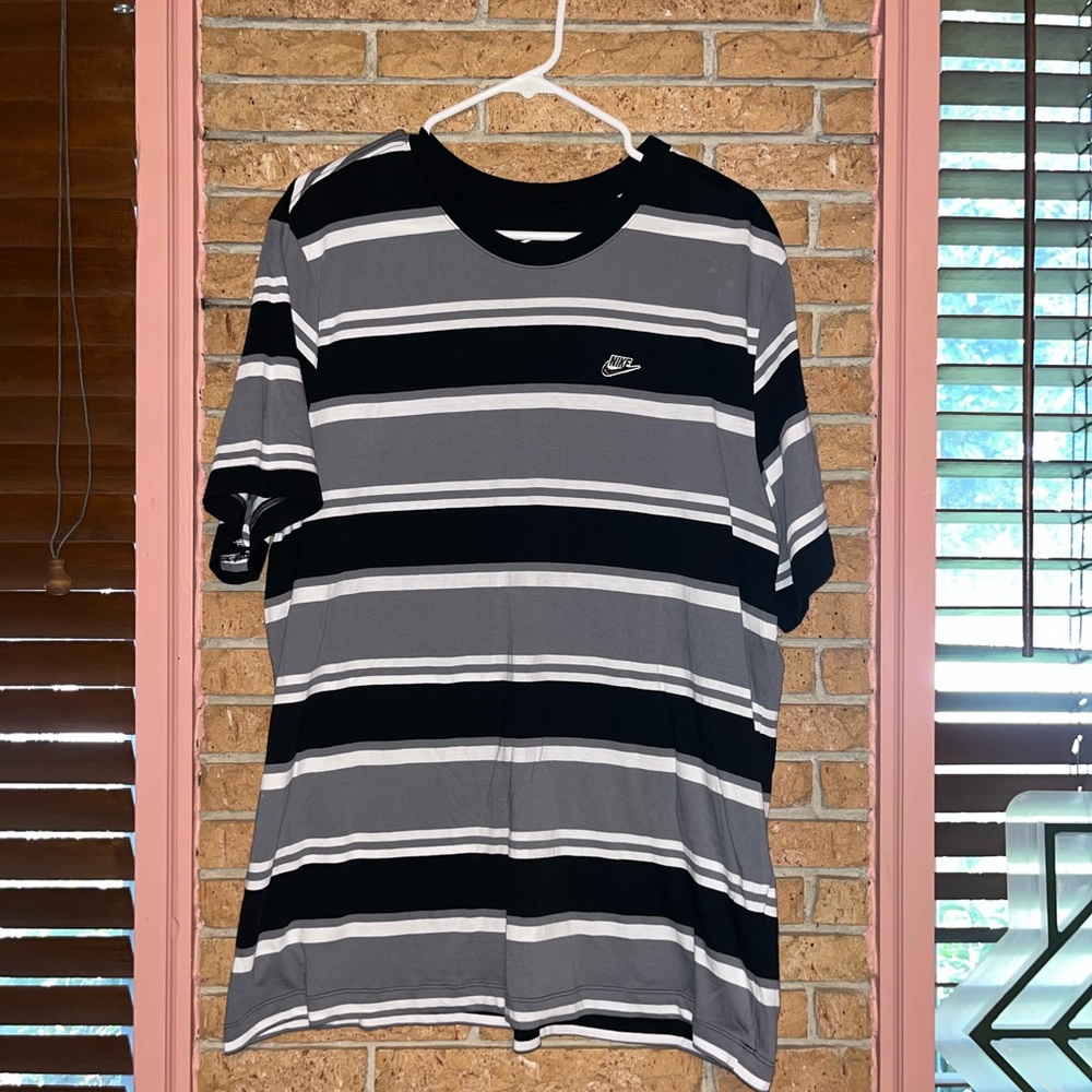 Nike Men’s XL Shirt